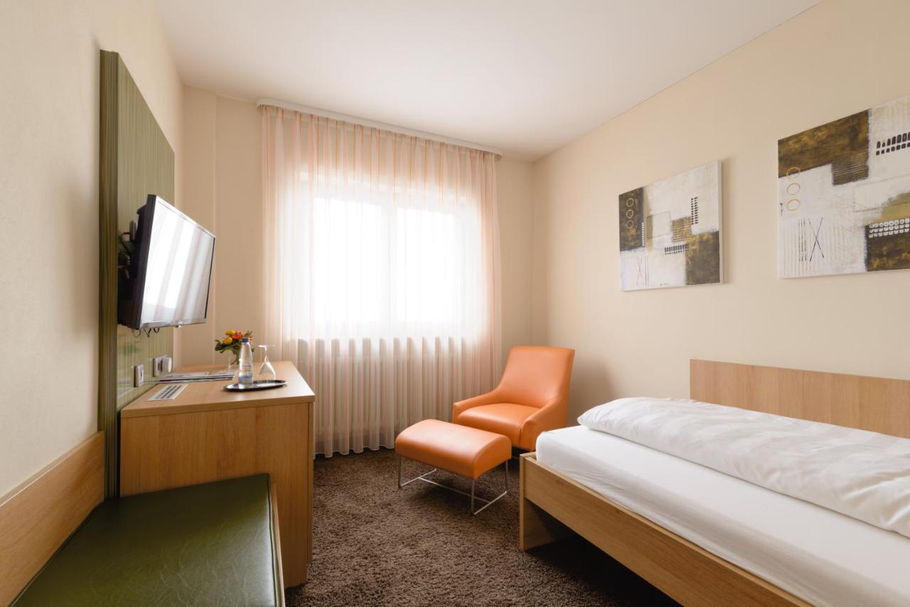 Danner'S Hotel Loewen Marschalkenzimmern Екстериор снимка